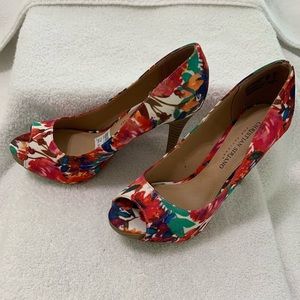 Festive and fun peep toe Sz 6W. Christian Siriano